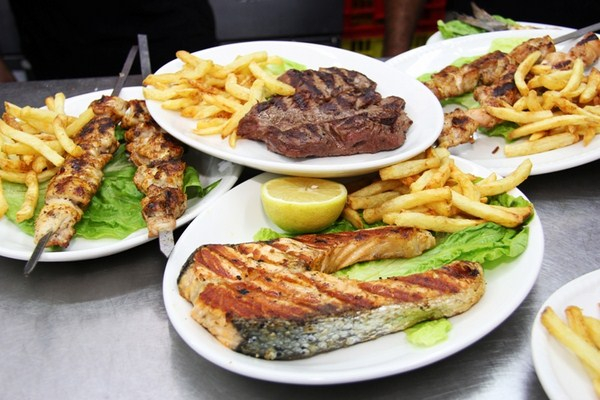  بالصور: إعادة افتتاح مطعم العجوز والبحر يحول ظلام كيدم إلى نور يُضيء العجمي